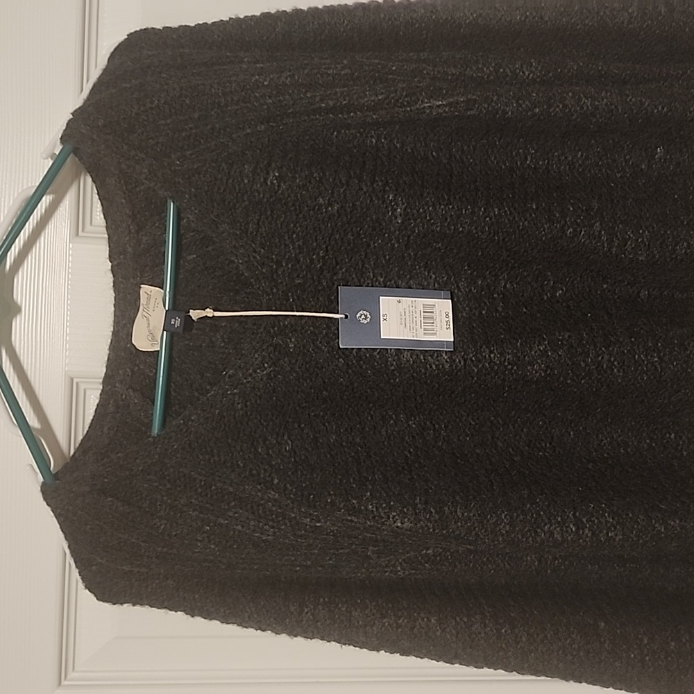 Universal Threads Charcoal sweater NWT